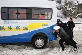 折多山降雪部分车辆交通管制 走康定请绕行省道211线图片