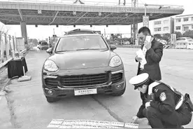 男子买144万卡宴1年不上牌 办14张临牌等吉利号图片