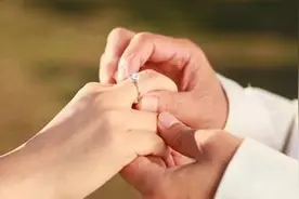 订婚后女方该给男方回什么礼 女方回礼有何讲究图片