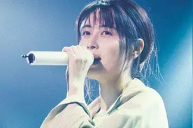 她曾是日本最红的女歌手，40岁时意外离世追悼会超4万人参加视频封面