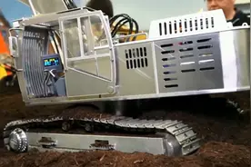 自制金属挖掘机，驾驶室还有显示屏视频封面