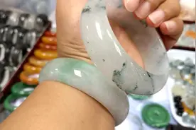 水墨玉看上去和翡翠很像，价格可要便宜很多，选购可要擦亮眼睛视频封面