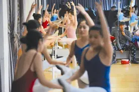 揭艺考生艰辛备考生活：每天从天刚亮练习到深夜图片