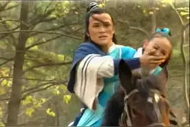 美女被李南风捂住嘴巴不让她叫，她竟这样干，真是个蠢丫头！视频封面