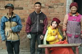 春节住猪圈的女孩，竟还有这么可怜的身世图片