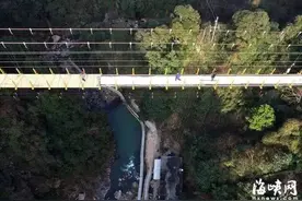 步步惊心！福建首条悬空玻璃天桥将在三明竣工，有胆就去挑战！图片
