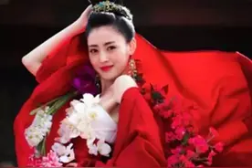 张天爱恋情曝光，卓伟疑打脸图片