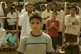 曾出演过#阿米尔汗 电影《摔跤吧！爸爸》《神秘巨星》的童星 塞伊拉沃西 宣布将退出演艺圈！