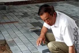 农村用青砖铺地，成本低还耐用，比地板还好用，一块才5毛钱