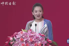 中国传媒大学毕业典礼：月亮姐姐回顾２０年从业经历视频封面