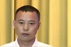 杜富国父亲回忆接到部队电话那一刻！（来源：八一电视，自有版权）