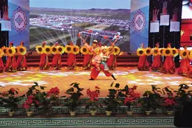 “蹦蹦”蹦上大舞台图片