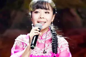 32岁王二妮和丈夫近照曝光，做大官送车送房，现生活幸福美满！视频封面