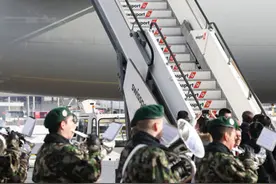 习近平抵苏黎世开始对瑞士联邦进行国事访问图片