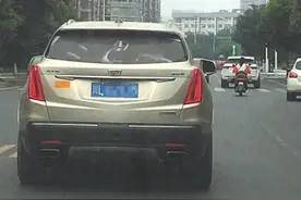 乐山车辆后窗贴“鬼脸” 吓坏后车司机图片