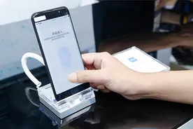 在屏幕上指纹解锁！高通推超声波指纹识别技术，vivo尝鲜图片