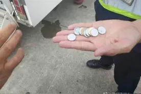 老太为祈福向发动机投硬币 注意：坐飞机这些事不能做图片