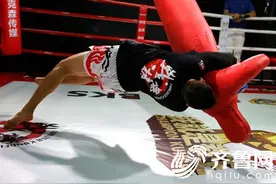 我就是拳王济南赛区开赛 61岁大叔秀肌肉惊呆观众图片