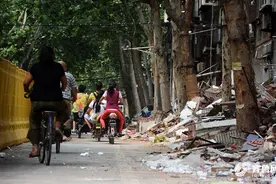济南二七街道拆除又有大动作，山水大润发美食街违建也拆图片