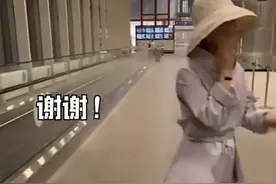 #赵丽颖 产后首次公开露面，看起来状态不错~视频封面