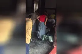 古装戏群众演员换衣服现场实拍