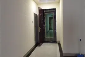 新房装修防盗门成了“透视门”？图片