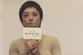 #孙俪 撒狗粮不看#邓超 ,更爆料在儿子等等心中，妈妈很辛苦工作，爸爸都在睡觉🤣原因是⋯@抖音小助手视频封面