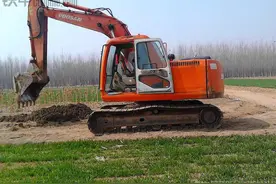 操作技巧 浅谈挖掘机在农村杨树林 挖地篇图片