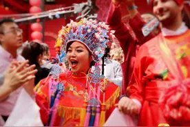 法国洋女婿办中式婚礼 呆萌气质笑翻全场图片