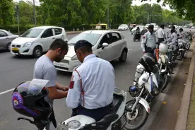 印度首都再次试行机动车单双号限行图片