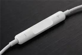 iPhone耳机便捷四技巧，激活Siri助手搜歌今天才知道！图片