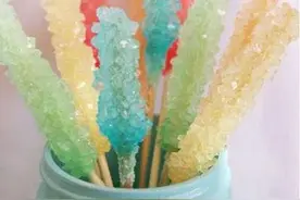 只需5个步骤就能自制“水晶棒棒糖”图片