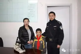 徐州8岁男孩成“网红”，人民日报、央视都夸他~~图片