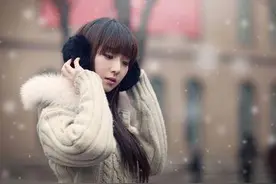 苹果新专利来袭，耳机连线都没有，没有接口如何插？图片