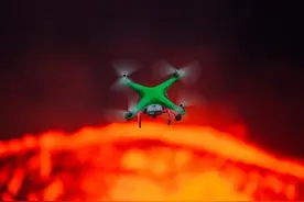 1600度的高温航拍 国外大牛带着无人机探秘通往地狱的大门图片