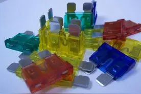 在生活中如何预防，汽车保险丝的损伤！图片