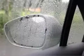 雨天后视镜看不清？1招轻松解决图片