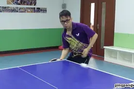 业余乒乓球最实用的发球之一：横拍勾式抖动上旋发球图片