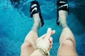 你们说｜夏天爱穿拖鞋出门的男生是不是真的很邋遢？图片