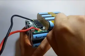 拆解一个锂电池包，看看内部原理是什么样的？