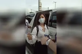 邓紫棋签名，超喜欢她的随和，今天衣服不错！