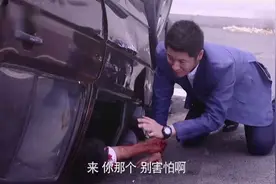 男医生遇上车祸，在现场救人，结果医院发现男医生不在医院