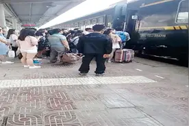 是不是小城市的火车站是低站台，大城市的是高站台？