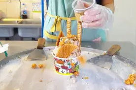 你吃过和星巴克咖啡，一起炒的酸奶冰激凌吗？量大还非常好吃