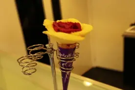 法国的冰激凌像花儿一样美丽，吃一口之后幸福感爆棚好么！视频封面