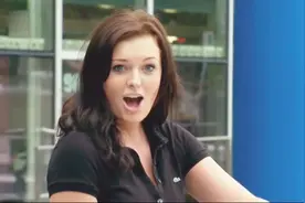 街头恶搞 推啤酒劲道使大了 这下糗大了视频封面