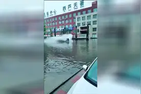 倒车过积水路段，前驱变后驱！再也不用担心进气口进水熄火了！视频封面