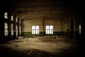 废弃工地采访遇独眼看门老头，第二天的视频记录让我胆战心惊图片