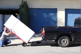 小推车太实用了，一个人拉冰箱上下车简单得很