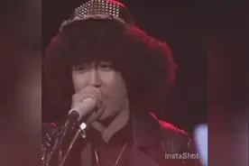 权志龙在台下看着胜利模仿自己 真心笑个不停视频封面